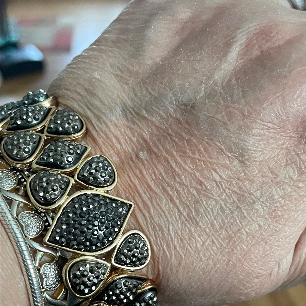 Elegant Gold and Black Women's Bracelet